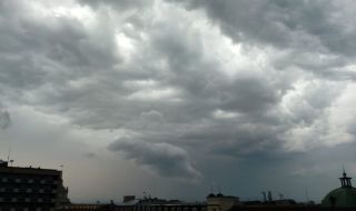 Облачно, но топло за сезона