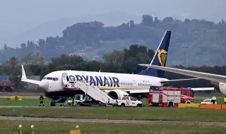 Самолет на Ryanair кацна извънредно в Германия, 9 пътници са ранени