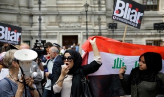 Войната в Ирак се взриви в лицето на Тони Блеър