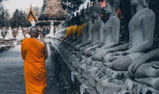 Пожар обхвана свещен за будистите манастир