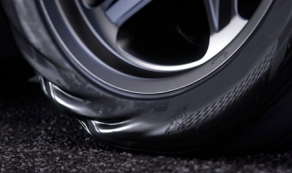 Вижте демоничния старт на Challenger SRT