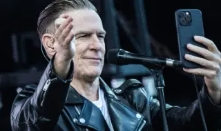 Брайън Адамс навършва 66 г. днес