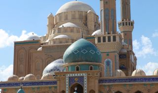 Свлачище е причинило смъртта на седем души в шиитско светилище