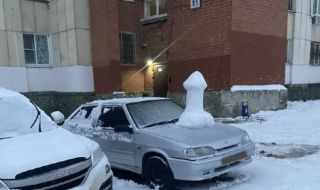 Бум на снежни пениси в Екатеринбург, кметството негодува (СНИМКИ)