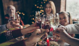 Испания определи колко души могат да се събират на едно място по Коледа и Нова година