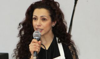 Намери ли най-после мъж Елена Петрова?