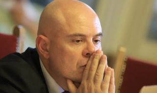 Иван Гешев до КС: Няма как правосъдният министър да ме освободи предсрочно