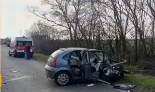 Шофьорът, помлял кола с деца и убил майка им, криволичел по пътя в Бургаско
