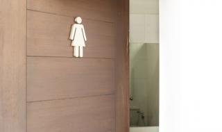 Българин нахлу в женска тоалетна в Глазгоу да снима, сега го съдят