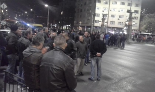 От Варна тръгна протестът на полицаите