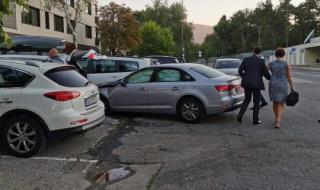 Руски дипломатически автомобили катастрофираха пред посолството в София