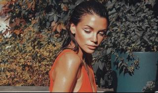 Диляна Попова с нови горещи СНИМКИ от морския бряг