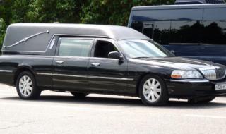 Катафалки блокират центъра на София