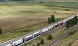Над 15 км опашка от камиони на "Дунав мост 2"