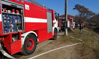 Пожар и в двора на болницата в Каварна