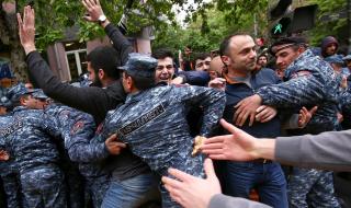 Политически сътресения в Армения (СНИМКИ)