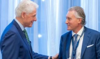 Кирил Домусчиев посрещна Бил Клинтън в София
