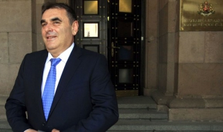 Данаил Папазов: Мога да смятам. „Информационно обслужване” е на загуба
