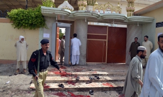 Десетки загинаха по време на погребение в Пакистан