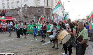И жегата не спира протестите срещу Орешарски - Обновена в 22.06 ч.
