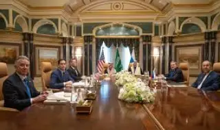 Politico: Белият дом преговаря с Русия за край на войната с Украйна, за да я отдалечи от Китай