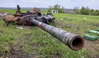 Тежък брониран сблъсък! Украинската армия спря най-мощната руска танкова атака от началото на войната