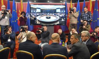Македонски журналисти протестират на среща в Скопие
