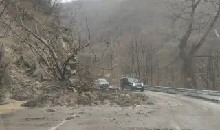 Четири свлачища на различни места на пътя Асеновград - Смолян