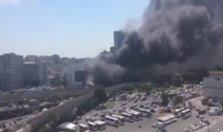 Голям пожар в центъра на Истанбул