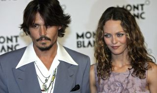 Ванеса Паради защити Джони Деп и отрече някога да ѝ е посягал