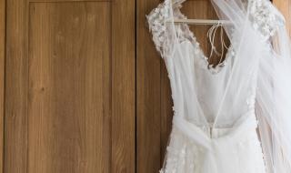 Две жени си върнаха булчинските рокли, разменени в химическо чистене през 1989 г.