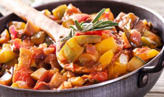 Рецепта за вечеря: Лятна зеленчукова гозба