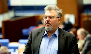 And yet another scandal in the parliament: Manol Peykov from PP-DB pushed and hit by a deputy from Vazrazhdane 