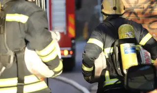 Пожар остави на улицата петчленно семейство
