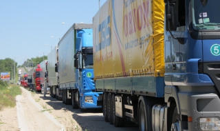 200 камиона блокираха границата при Свиленград