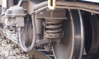 Първо във ФАКТИ: Влак прегази мъж между гарите "Тодор Каблешков" и "Пловдив" 