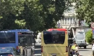 Автобус блъсна жена във Велико Търново
