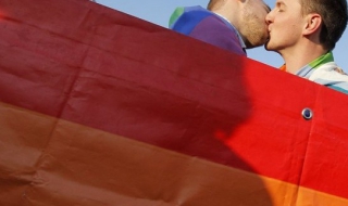 Русия налага глоби до един милион рубли за гей пропаганда
