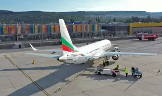 Самолетът с първите българи кацна на Летище Варна