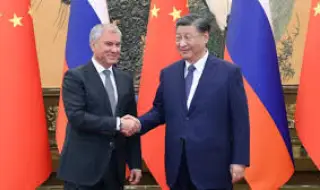 Си Дзинпин прие председателя на Държавната дума на Русия Вячеслав Володин в Пекин