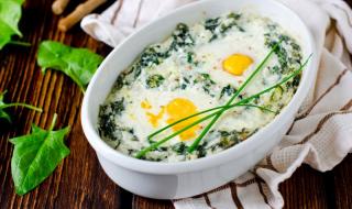 Рецепта на деня: Ориз със спанак и яйца на фурна