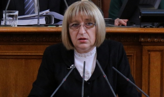 Цачева: Парламентът не може да бъде кръжок по добри обноски