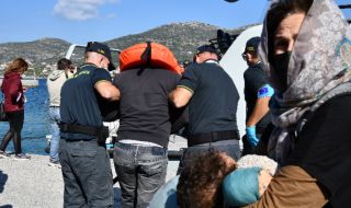 Почти 100 мигранти са били спасени край полуостров Пелопонес в Южна Гърция