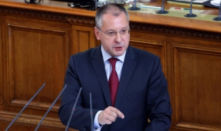 Станишев: Държавата отлепва от дъното