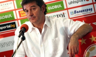 Костадинов: Феновете да си мълчат!