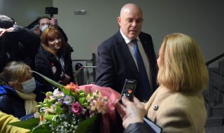 КС решава дали правосъдният министър може да поиска отстраняването на Гешев