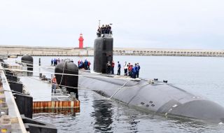 Военно учение с американска атомна подводница