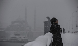 Турция остава в плен на снега