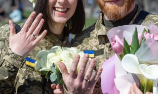 Украинка ще се омъжи за свой гей приятел преди той да замине на фронта