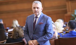 Хаджигенов: Мястото на сценаристите не е в парламента, направиха на маймуни цялата страна